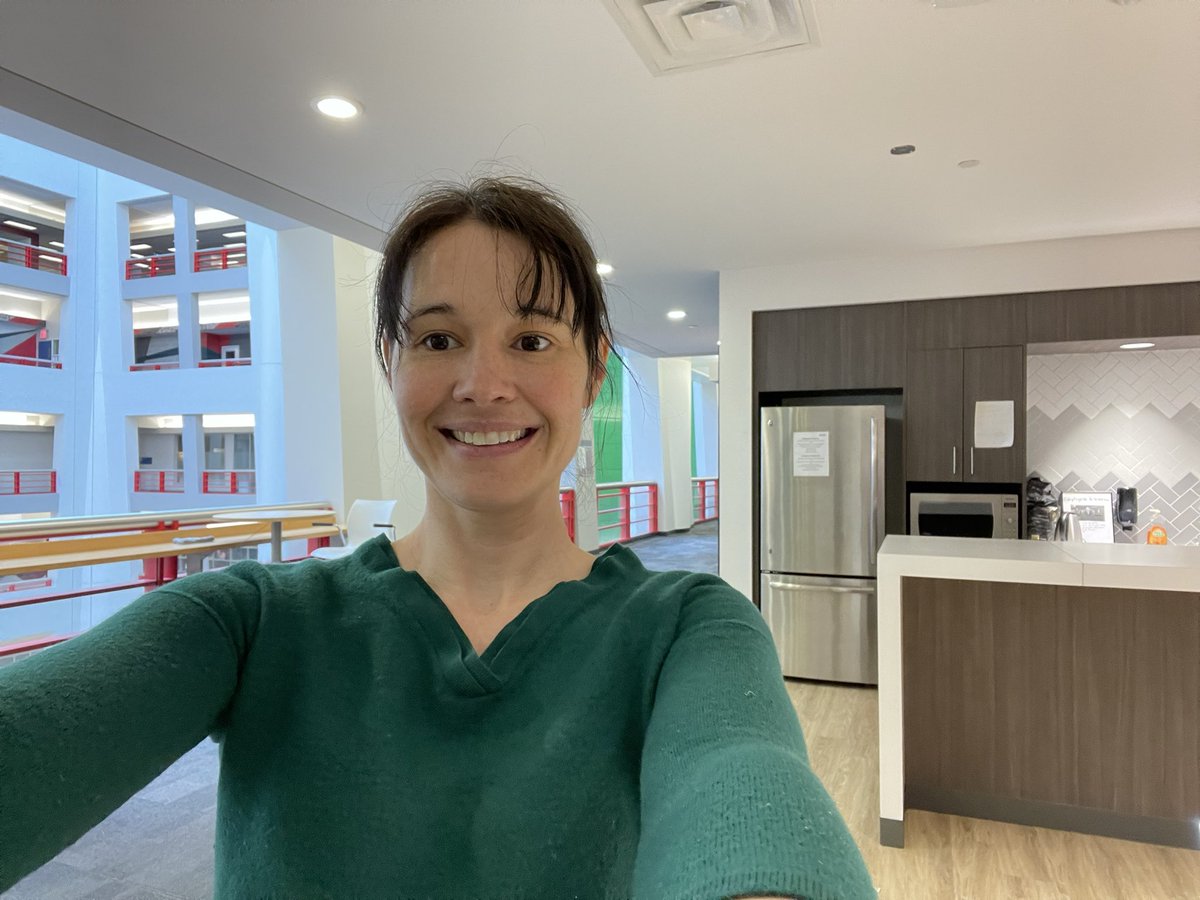 Annie Poulin (@annie_poulin) on Twitter photo Habillée en vert, en solidarité avec l’équipe de négociations. #CMGatCBC #GCMaRC <a href="/CMGLaGuilde/">CMG - La Guilde</a> Habillée en vert, en solidarité avec l’équipe de négociations. #CMGatCBC #GCMaRC <a href="/CMGLaGuilde/">CMG - La Guilde</a>
