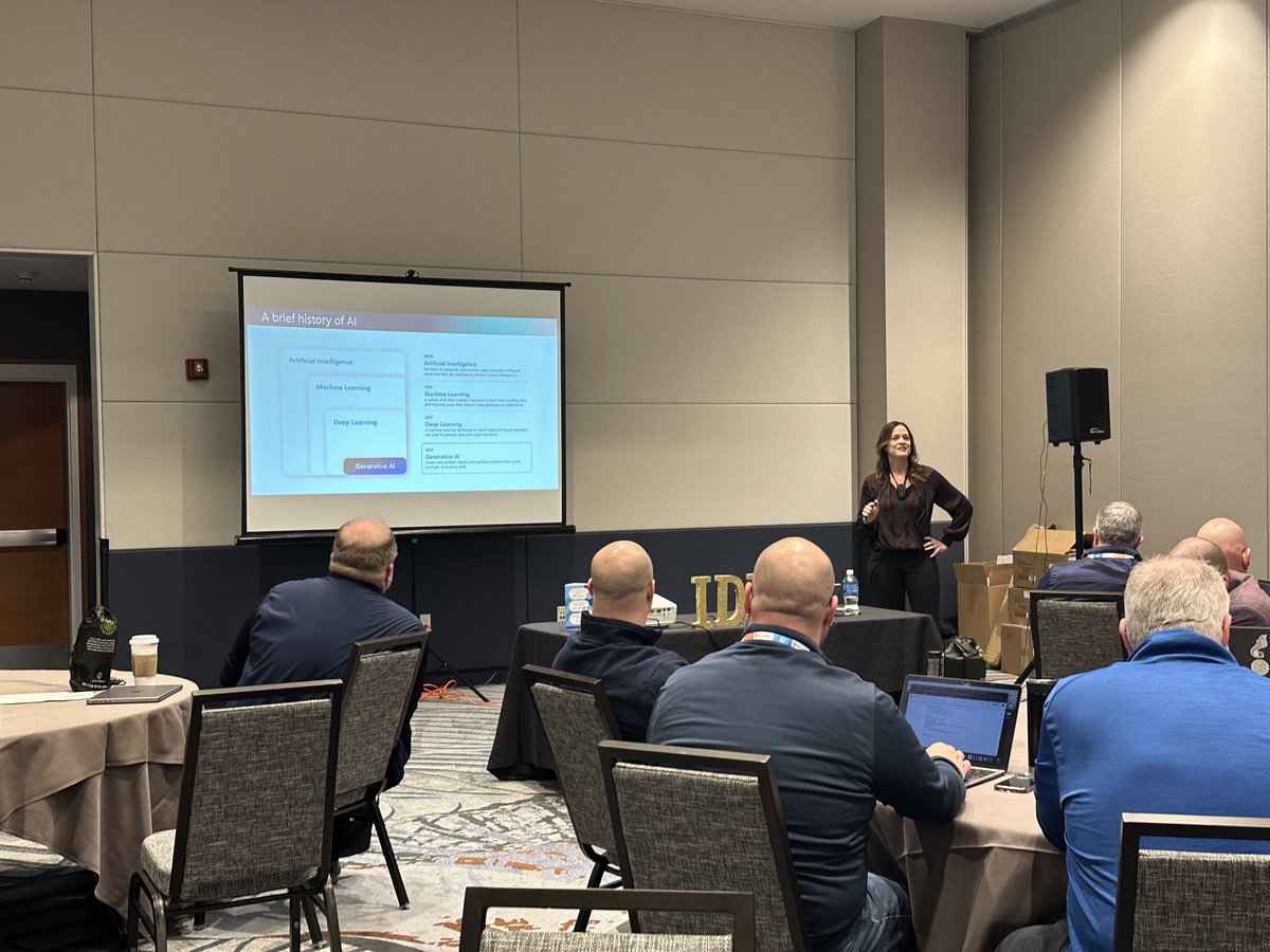 We are Charting a Course through Opportunities in AI with @BeckyKeene for the second half of today's workshop. Who isn't talking about AI? #IDEAcon