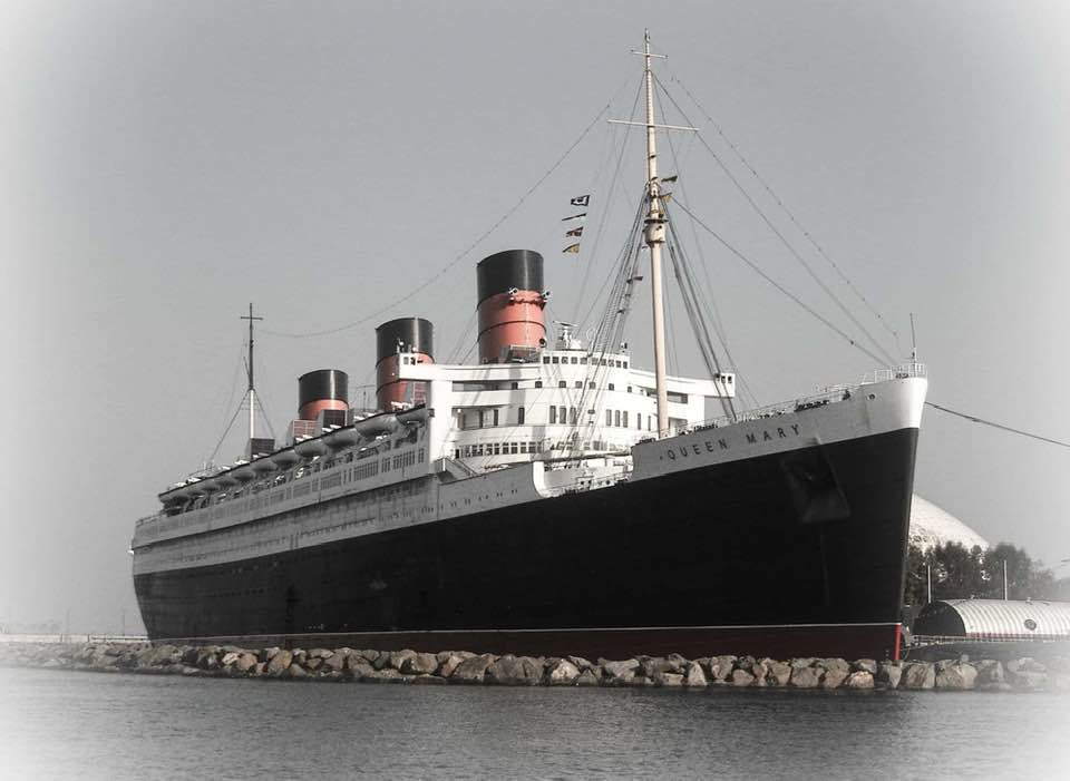 A #ThrowbackThursday to the ocean liner, RMS Queen Mary, which sailed on her maiden voyage on 27 May 1936 & had 2 #swimmingpools!! Art Deco luxury😁
#HeritageMatters #historicpools