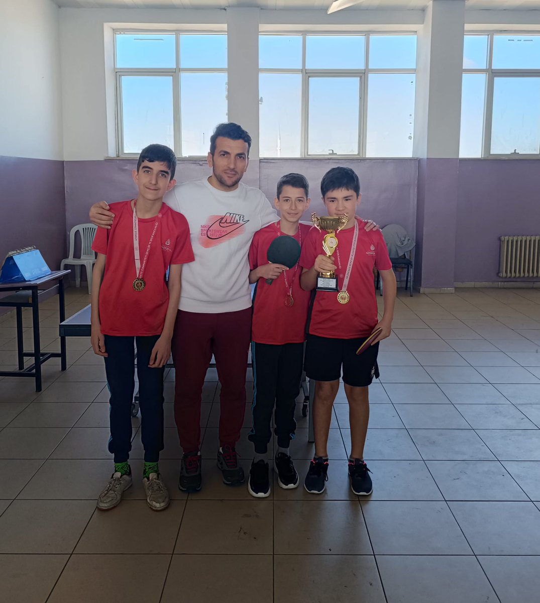 Küçük Erkekler Masa Tenisi takımımız ilçe 1., Küçük Kızlar, Masa Tenisi  İlçe 2.olmuştur. Ayrıca 6/B sınıfı öğrencimiz Burak Efe Bayraktar ilçe 1. 6/G sınıfı öğrencimiz Melek Çınardalı ilçe 3.oldu.
<a href="/sultangazimem1/">Sultangazi İlçe Millî Eğitim Müdürlüğü</a> <a href="/sddemir25/">S</a>