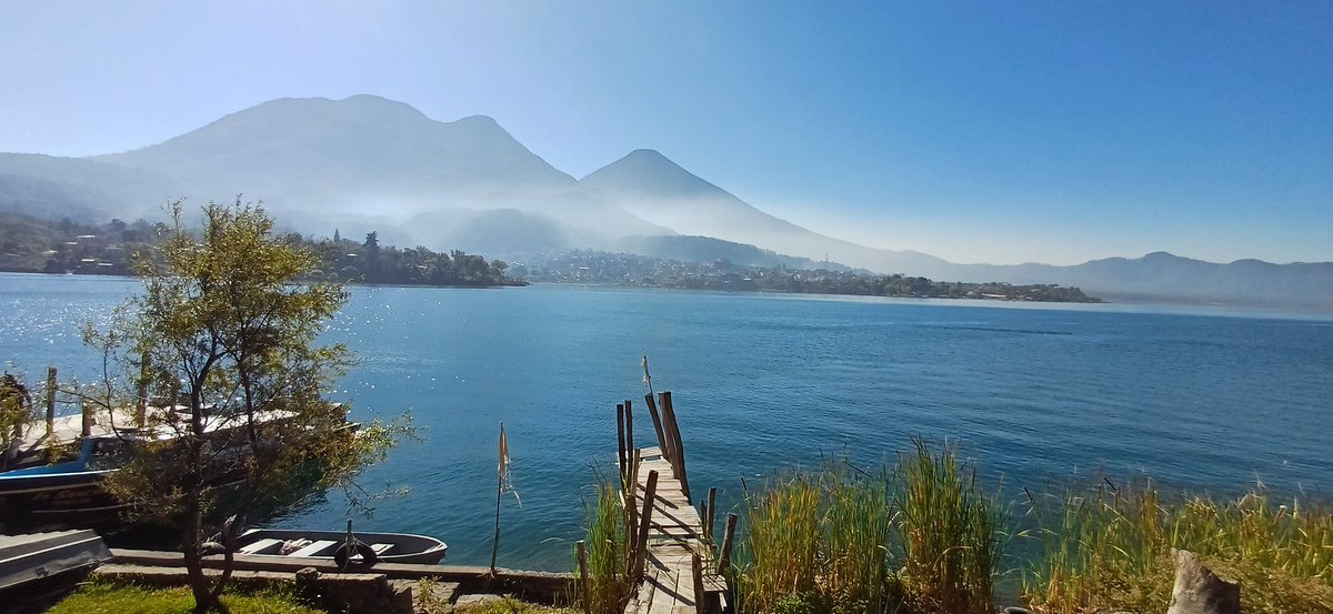 Really grateful to join post conference @COVolcanoes12 fieldtrip to Santiago de Atitlán with @IxchelProject. Today we're lucky to hear directly from the abuelo-abuelas about the community around the Lake Atitlán, the volcanoes, and the issues they face due to changing landscape.