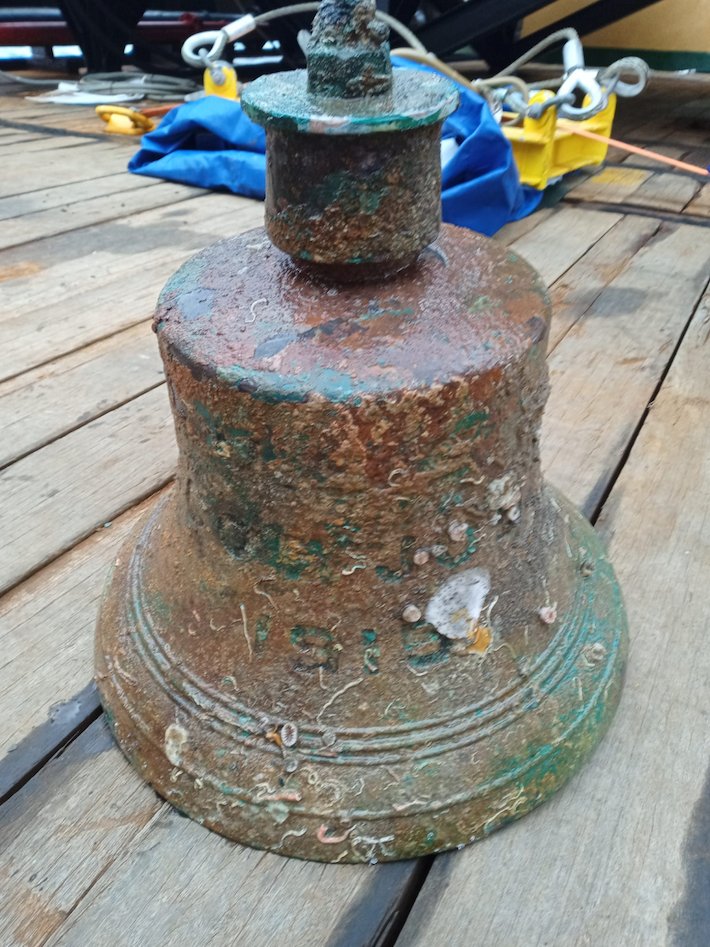Archaeologists have recovered a bell of the USS Jacob Jones (DD-61), a 2022-discovered American destroyer built in New York in 1916 that sank off the Isles of Scilly in 1917, when it was hit by a torpedo en route to Queenstown, Ireland during World War I. archaeology.org/news/12161-240…