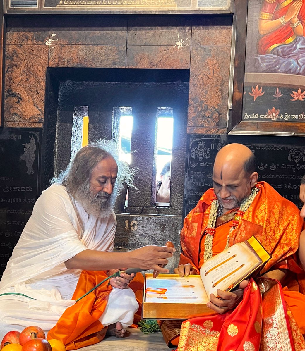 Visited Udupi Sri Krishna Temple and met Shri Sugunendra Teertha Swamiji of Puttige Matha along with his successor Shri Sushreendra Teertha Swamiji. Shri Sugunendra Teertha Swamiji has been passionately inspiring people to write the Srimad Bhagavad Gita.