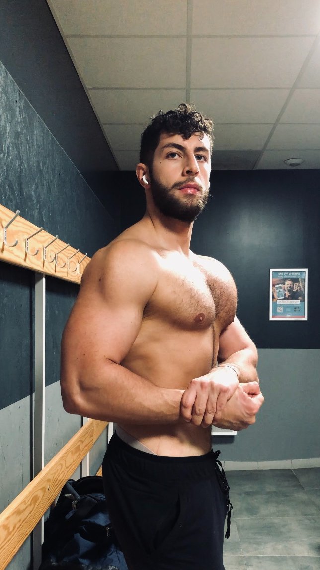 matthieurmnn's tweet photo. Tu veux :

• Perdre le gras du ventre
• Prendre en muscle

Mais tu ne sais pas par où commencer ?

Suis ce guide : https://t.co/CvfdLD6N1L