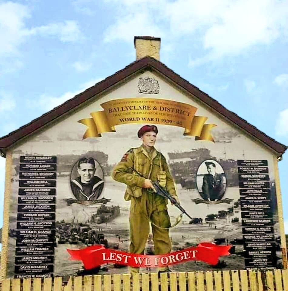Gable wall mural in #Ballyclare Co.Antrim remembering those who died locally in #WorldWar2

#LestWeForget 🪖🌺🇬🇧
#NorthernIreland
