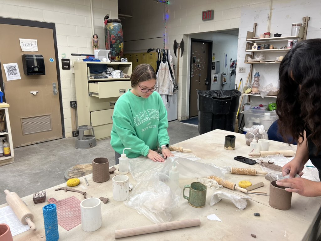 jlyon_id's tweet photo. Great teaching demo in Ceramix by Education student Judith!
#OCCreates https://t.co/smz9tFXiu3
