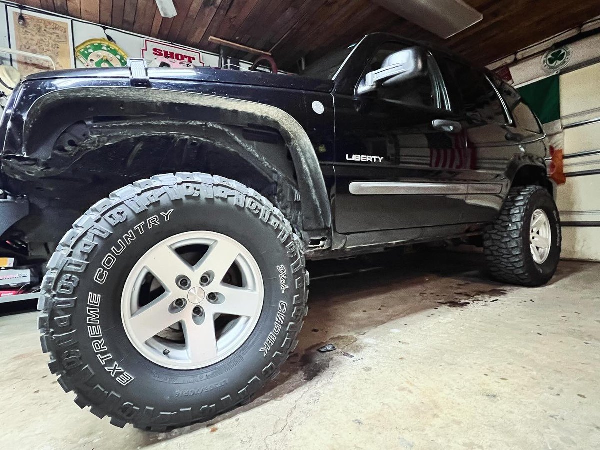 MacsMotorsport's tweet image. New Video Tomorrow at 6pm! Monster Truck Highlights and the plan for Liberty budget rock sliders! #monsterjam #jeep #maxd #thelibbyproject