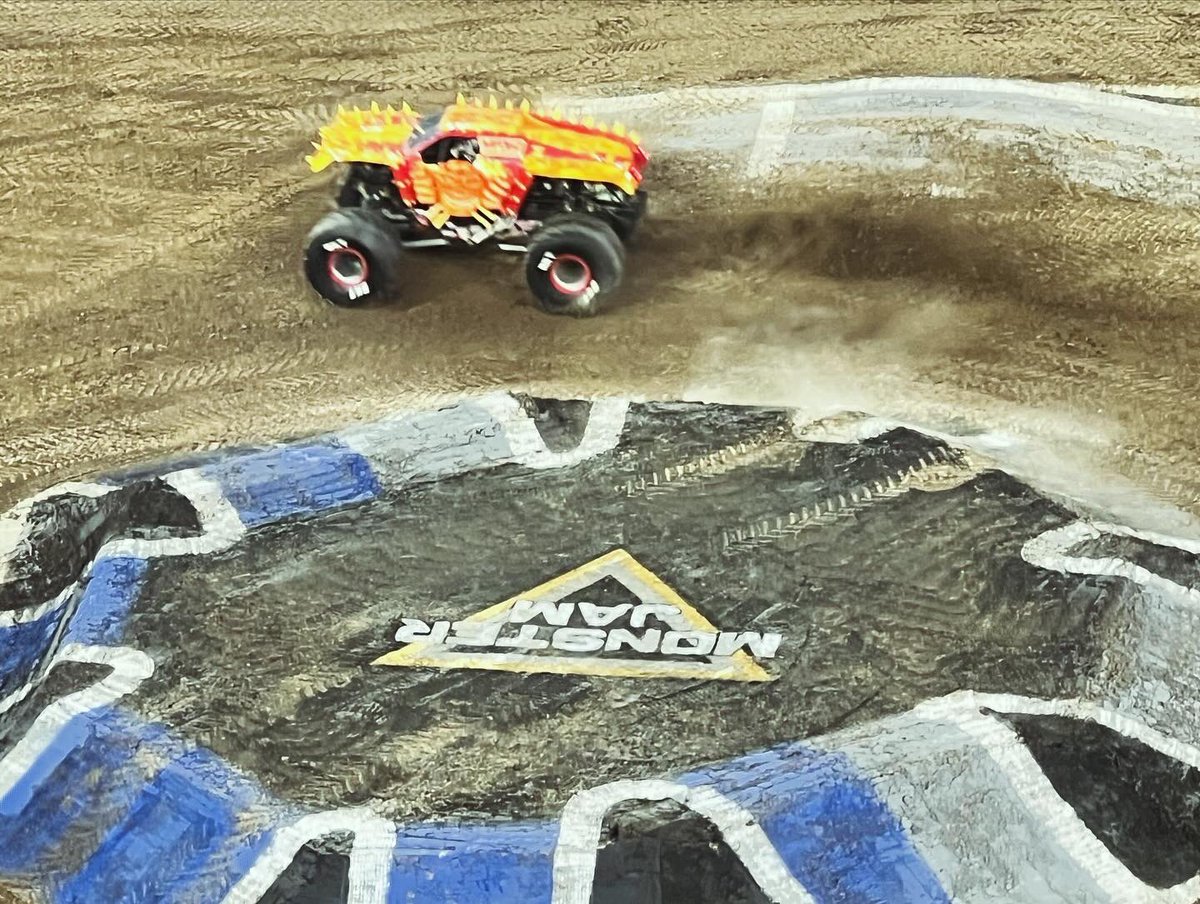 MacsMotorsport's tweet image. New Video Tomorrow at 6pm! Monster Truck Highlights and the plan for Liberty budget rock sliders! #monsterjam #jeep #maxd #thelibbyproject