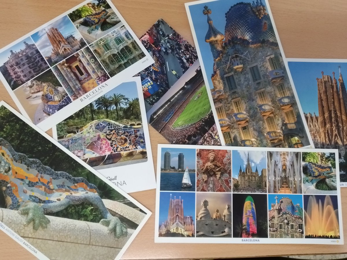 lafarigoladeval's tweet image. Els grecs i les gregues preparen les seves postals de Barcelona per a l'alumnat de @StFergus_ps , Escòcia. Els expliquem que hi ha a la nostra ciutat utilitzant les estructures i vocabulari treballats a l'aula. #Penfriendsinaction #penpals #communicativeskills