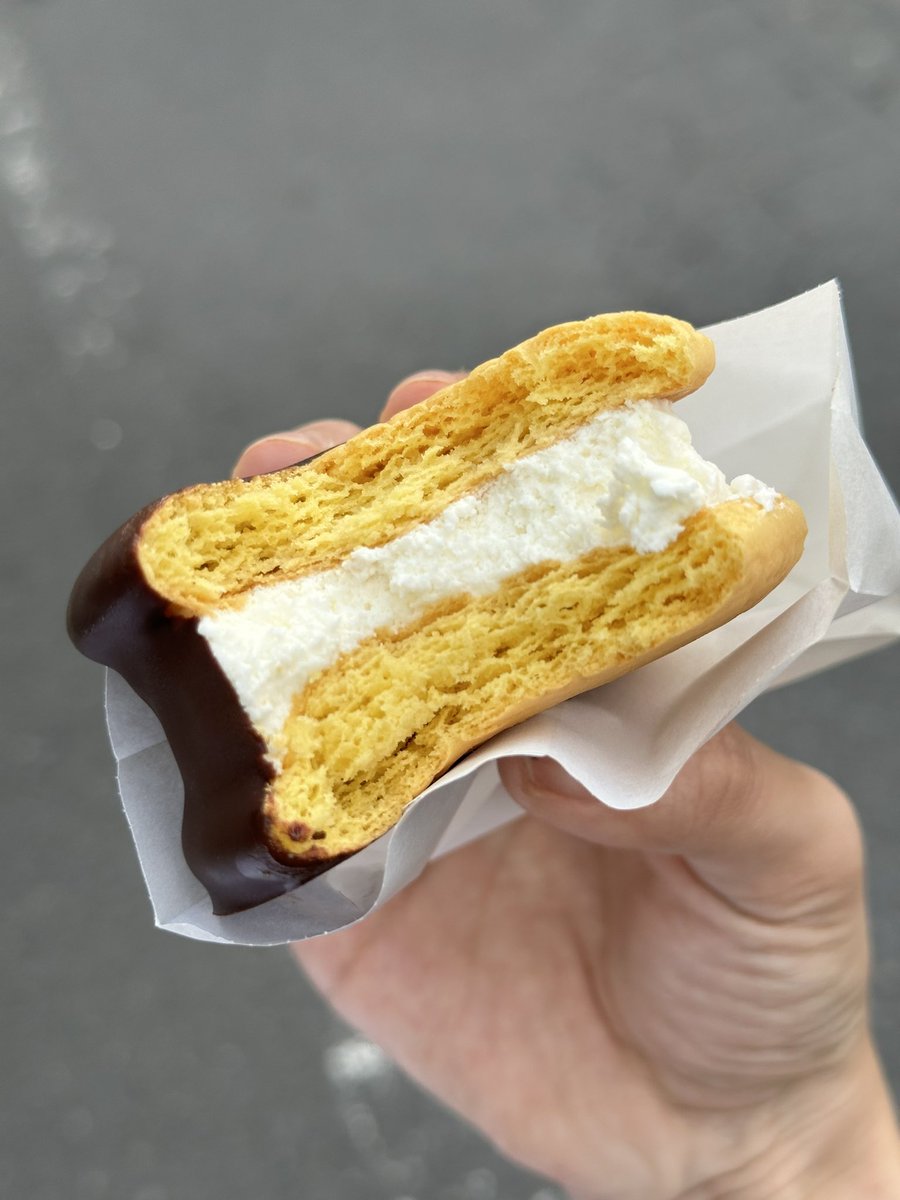 _91mmm's tweet photo. 久しぶりの銀座ベーカリーのカステラビスケットサンド🥺京橋行ったら絶対に買って食べる超お気に入りおやつ✊これのおかげで1日仕事頑張れた〜 https://t.co/R6C18uBKWg