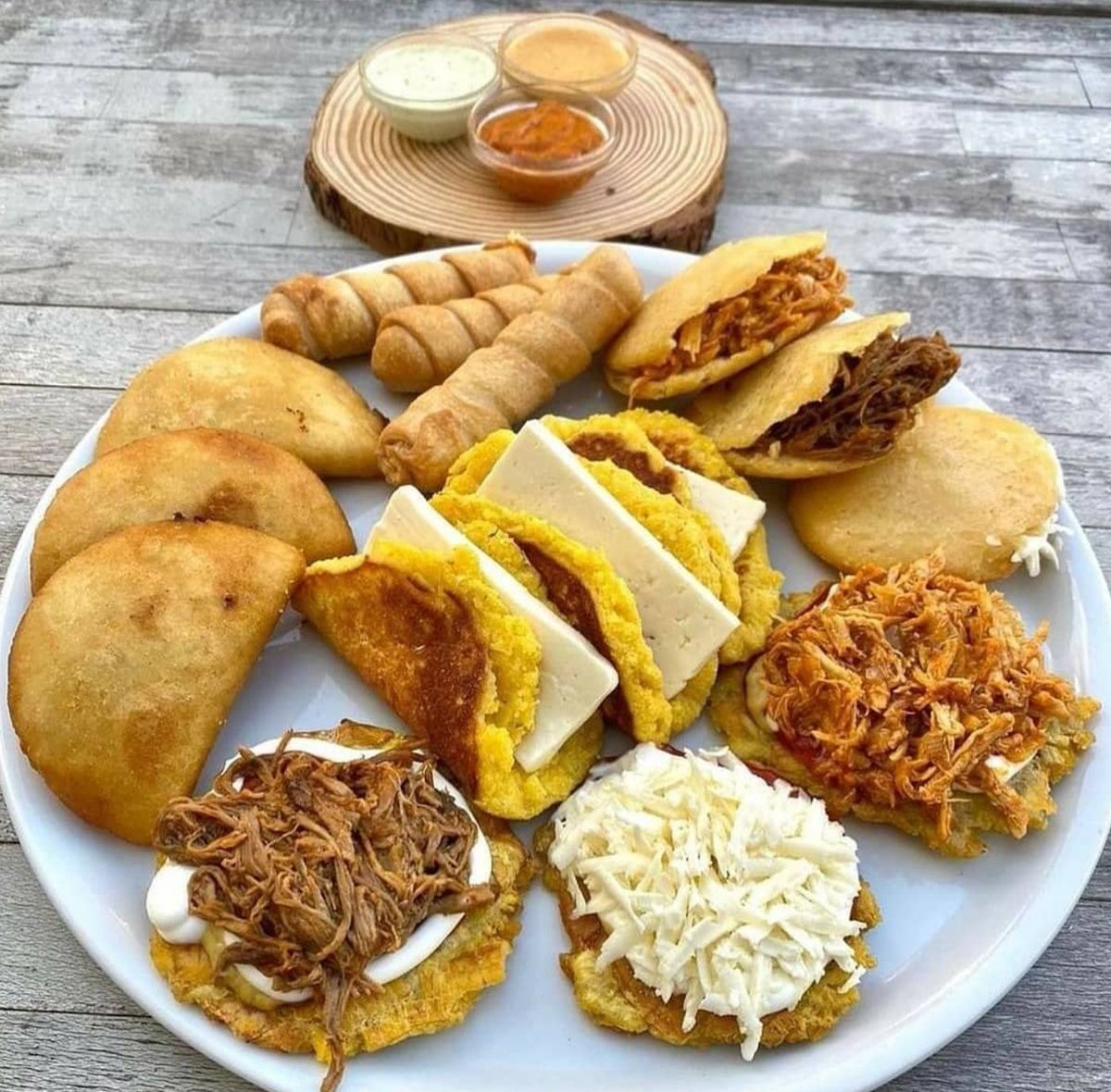 GlobitoExpress's tweet photo. ¿Sabes dónde preparan en #Maracay ese DESAYUNO CRIOLLO que tanto te gusta? Nosotros te lo llevamos volando a tu casa u oficina con Globito Express 🥰  
Y por eso, ahora ...¡Pídete un Globito! 😉👍 
#globito #GlobitoExpress #Venezuela #deliverymaracay #deliverymcy #maracaysur #mcy https://t.co/wimVkolWSH