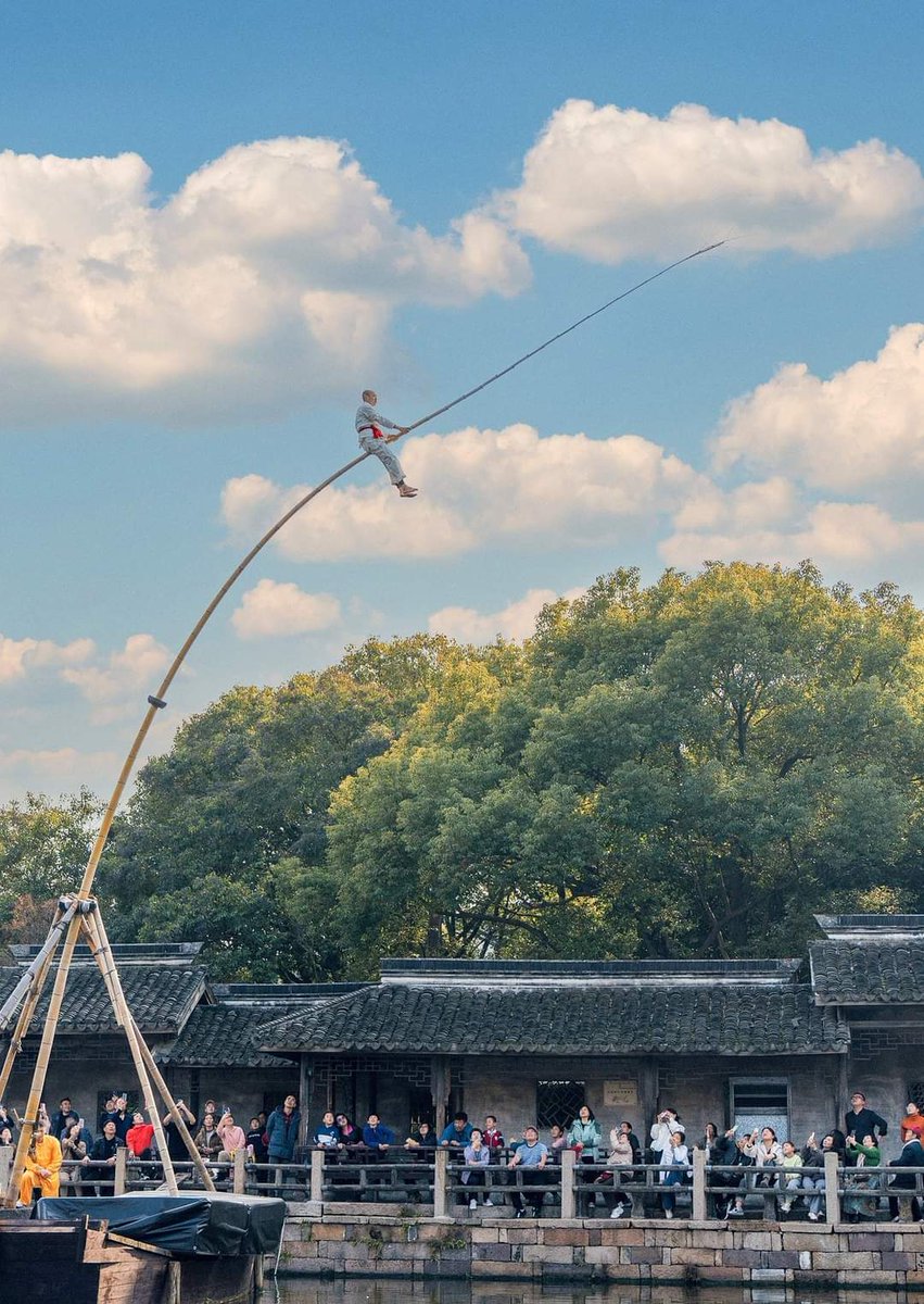 高杆船技，流行於 ＃浙江 省桐鄉市的水上雜技表演項目，國家級非物質文化遺產之一。