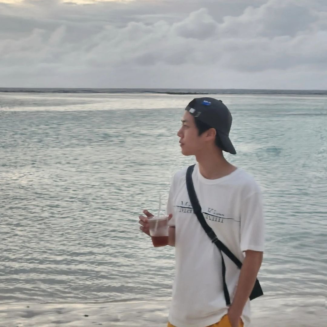 daeyeolace's tweet photo. DAEYEOL BACKWARDS CAP https://t.co/t7cPblUlgH