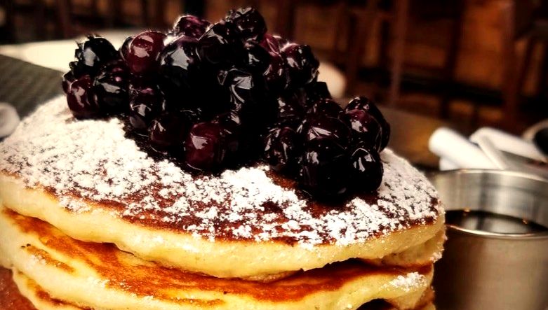 Showroom21701's tweet photo. π Kickstart your Tuesday with our Buttermilk Pancakes topped with homemade blueberry compote are waiting to brighten your day! π₯π
Breakfast starts at 8am at Showroom.
#FrederickBreakfast #ButtermilkPancakes #BlueberryCompote #FrederickMD #DowntownFrederick https://t.co/TpFlgv9Ww8