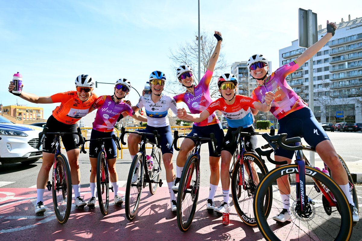 Power squad 💥

#wesparksuccess 

📸 
@GettySport

#cyclingaddict #cyclingpassion #cyclingphotography #cyclingstyle #cyclingphoto #choosecycling #cyclingmotivation #cyclinglovers #adventurecycling
#ilovecycling #cyclingadventure #reels #cyclingclub3