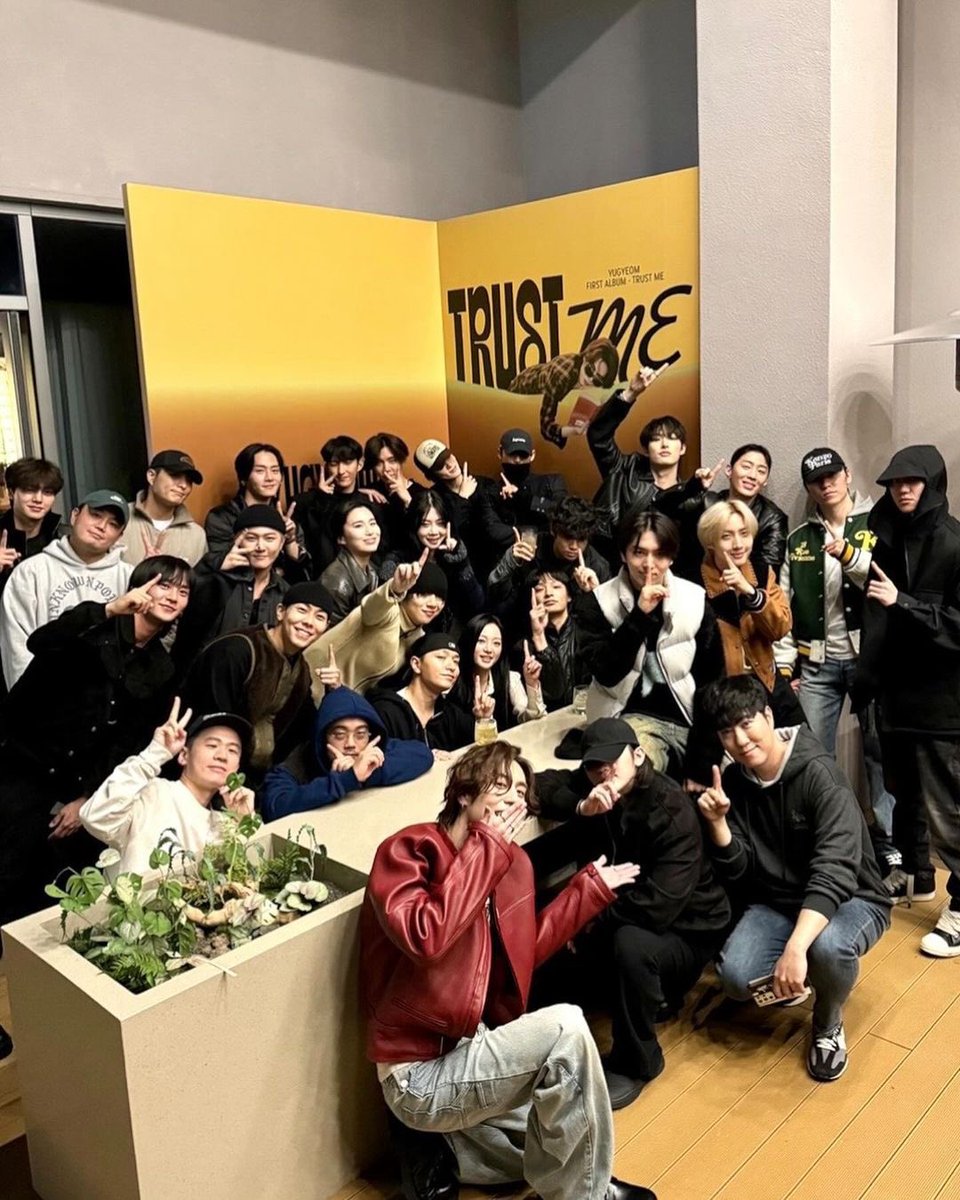 200224 | Donghyuk, Yugyeom'un dinleme partisine katıldı! 🥰

#DK #iKON #NAKSEO