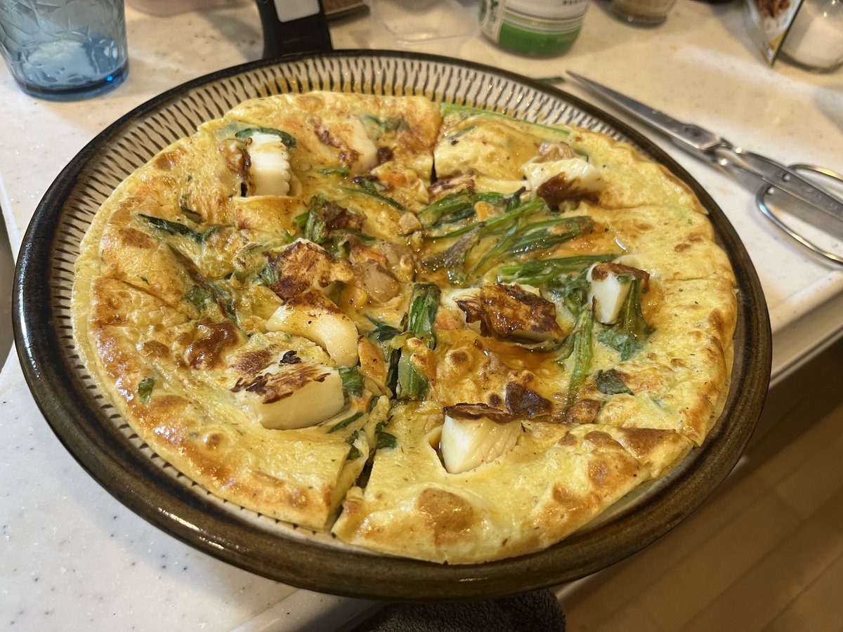 TabemonoM's tweet photo. イカと春菊のチヂミ https://t.co/NCUJb7K2QB