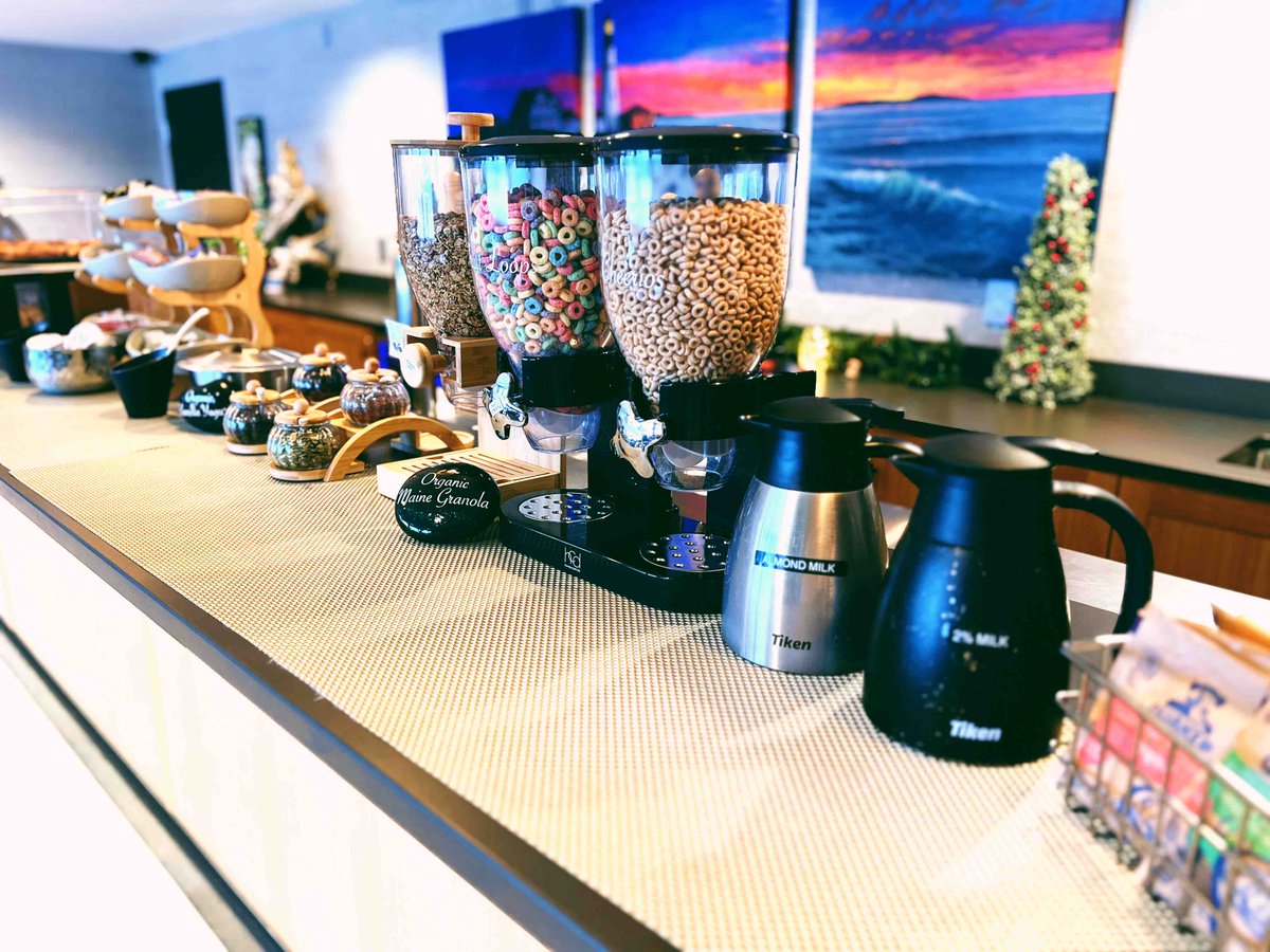 maine_evergreen's tweet image. Start your morning off right with our delicious hot breakfast as an overnight guest of the Maine Evergreen Hotel. The perfect start to a day when visiting the heart of MAINE! 
#MaineEvergreen #alwaysascend #exploremaine #boutiquehotel #choicehotels #augustamaine