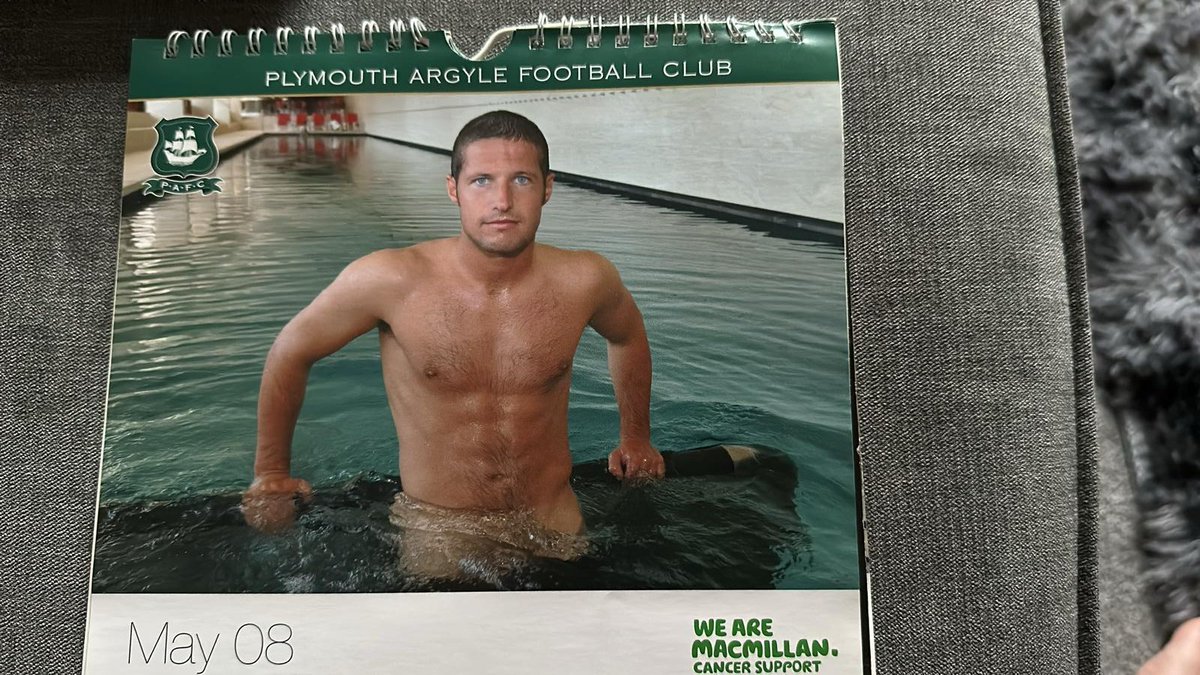 KilvingtonSteve's tweet photo. Happy birthday @DMNorris19 😂💚 https://t.co/9Ht81qFTyZ