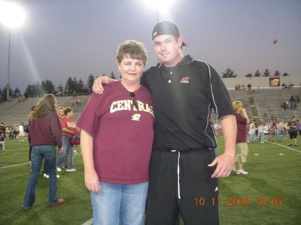 Coach_Them_Up's tweet image. Mom-I love you so much , you were my rock through everything . May you finally rest pain free and I’ll miss you every damn day.