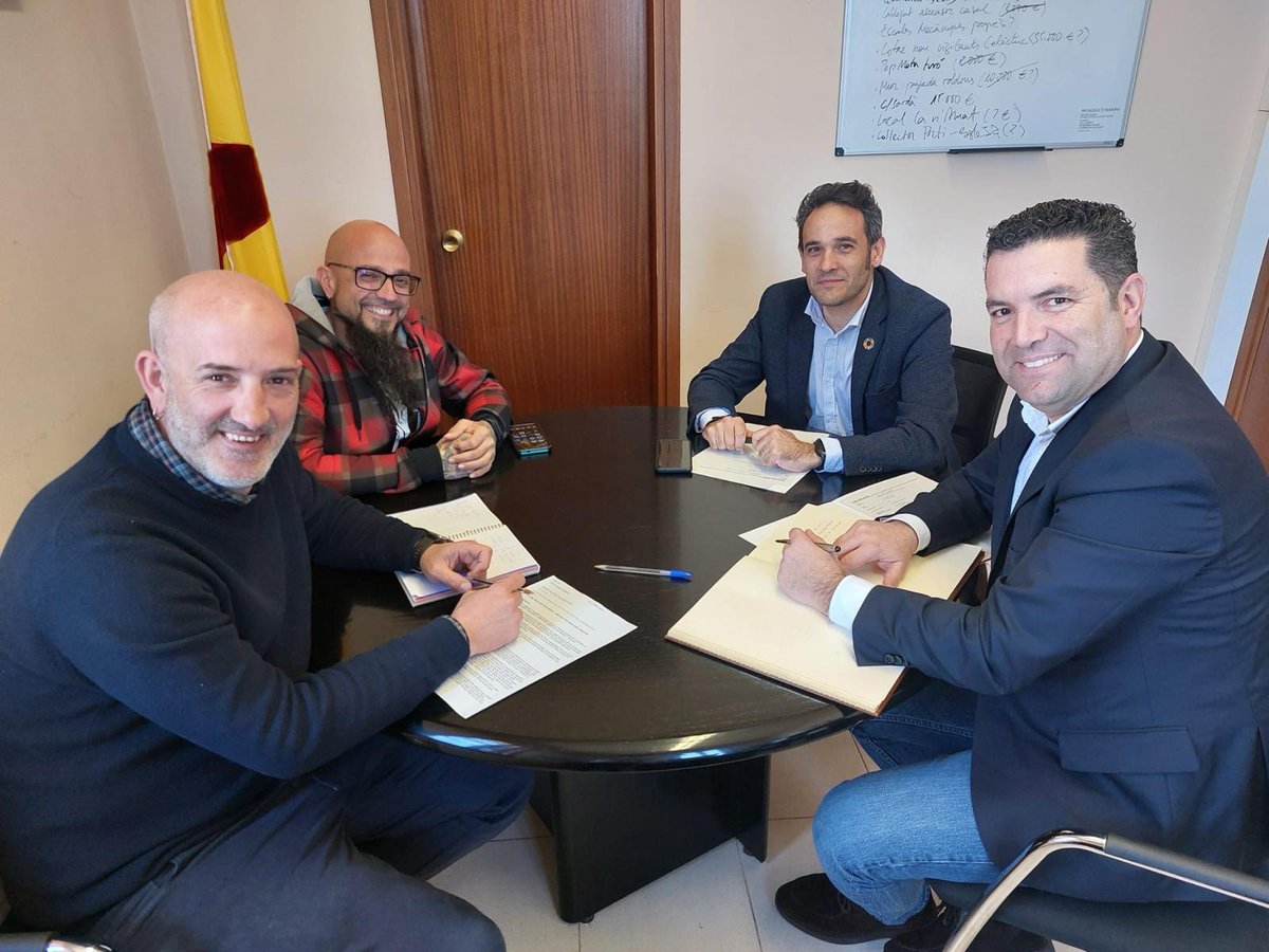 EsportsDiba's tweet photo. 👥Visitem #Ullastrell de la mà de l'alcalde, Jaume Puig i el regidor de Cultura, @chepandreu per abordar el futur esportiu del municipi⚽️
🙌Gràcies per compartir amb nosaltres els projectes esportius locals
#EsportsDiba #EsportperaTothom https://t.co/FQwGqTd2Sp