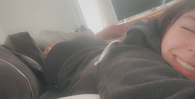 Bend me over? https://t.co/dPNazZgPgq