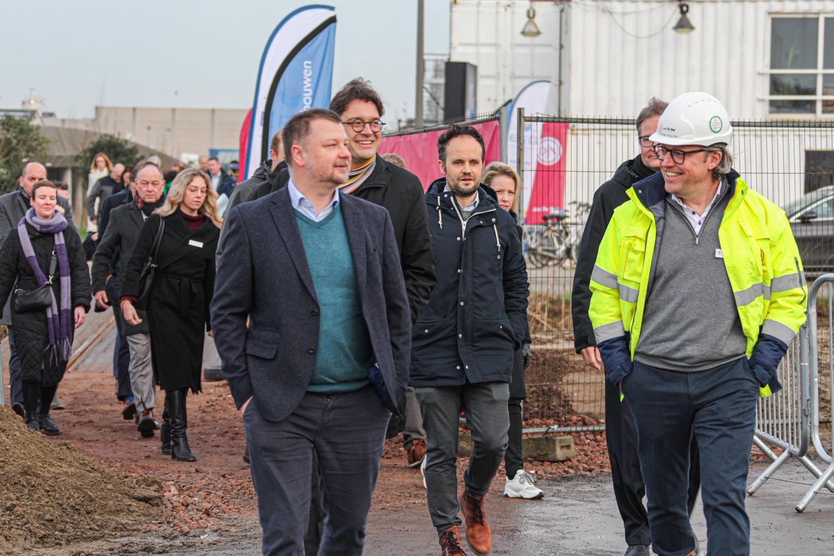 jandenulgroup's tweet image. #JDNproject • Antwerp's ultra-modern prison is officially underway! This morning, the foundation stone was laid in the presence of key figures. More on this milestone 👉shorturl.at/bh467
• #jandenul
