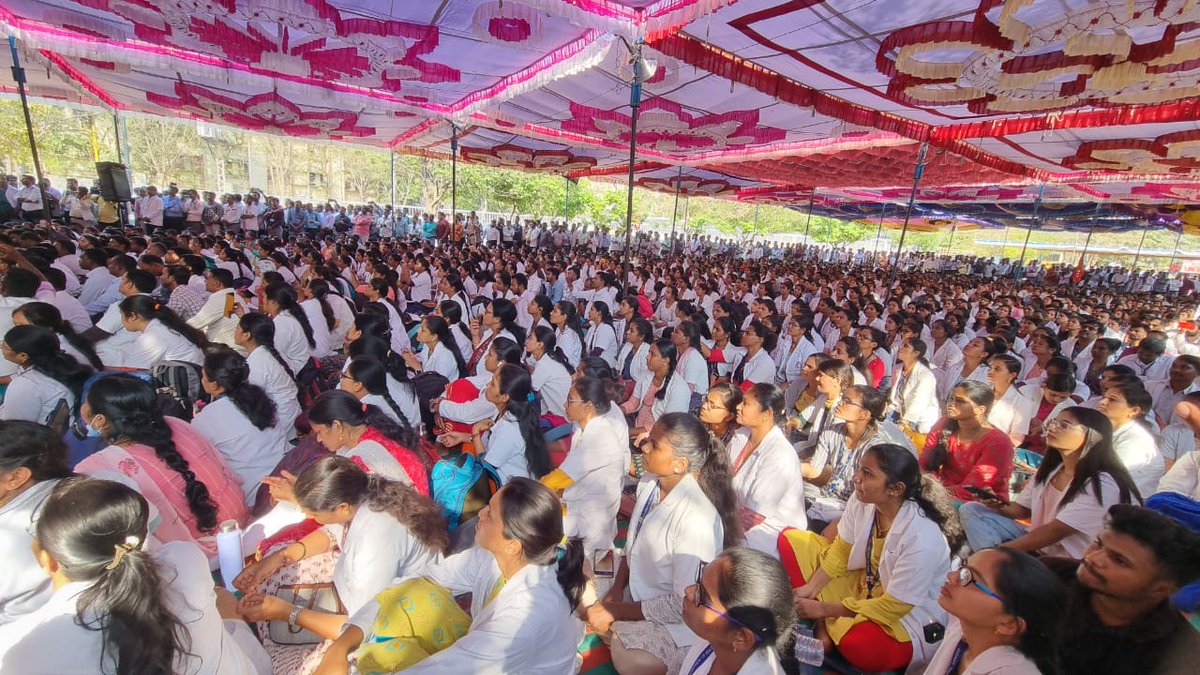 nhm_karnataka's tweet photo. @dineshgrao ಮಾನ್ಯ ಮುಖ್ಯಮಂತ್ರಿಗಳೇ ಹಾಗೂ ಆರೋಗ್ಯ ಸಚಿವರೇ @siddaramaiah @dineshgrao ಸಾಹೇಬರೇ, ನಮಗೆ ಸರ್ಕಾರದಿಂದ ಆದೇಶ ಬರೋವರೆಗೂ ನಾವು ನಮ್ಮ ಮುಷ್ಕರ ನಿಲ್ಲಿಸುವುದಿಲ್ಲ, ನಮ್ಮ ಹೋರಾಟ ನಿಲ್ಲದು! .@DHFWKA @CMofKarnataka @Comm_dhfwka @DKShivakumar @akschoab @AsianetNewsSN @KannadaPrabha @tv9kannada @publictvnews https://t.co/c3oXfYwYcp