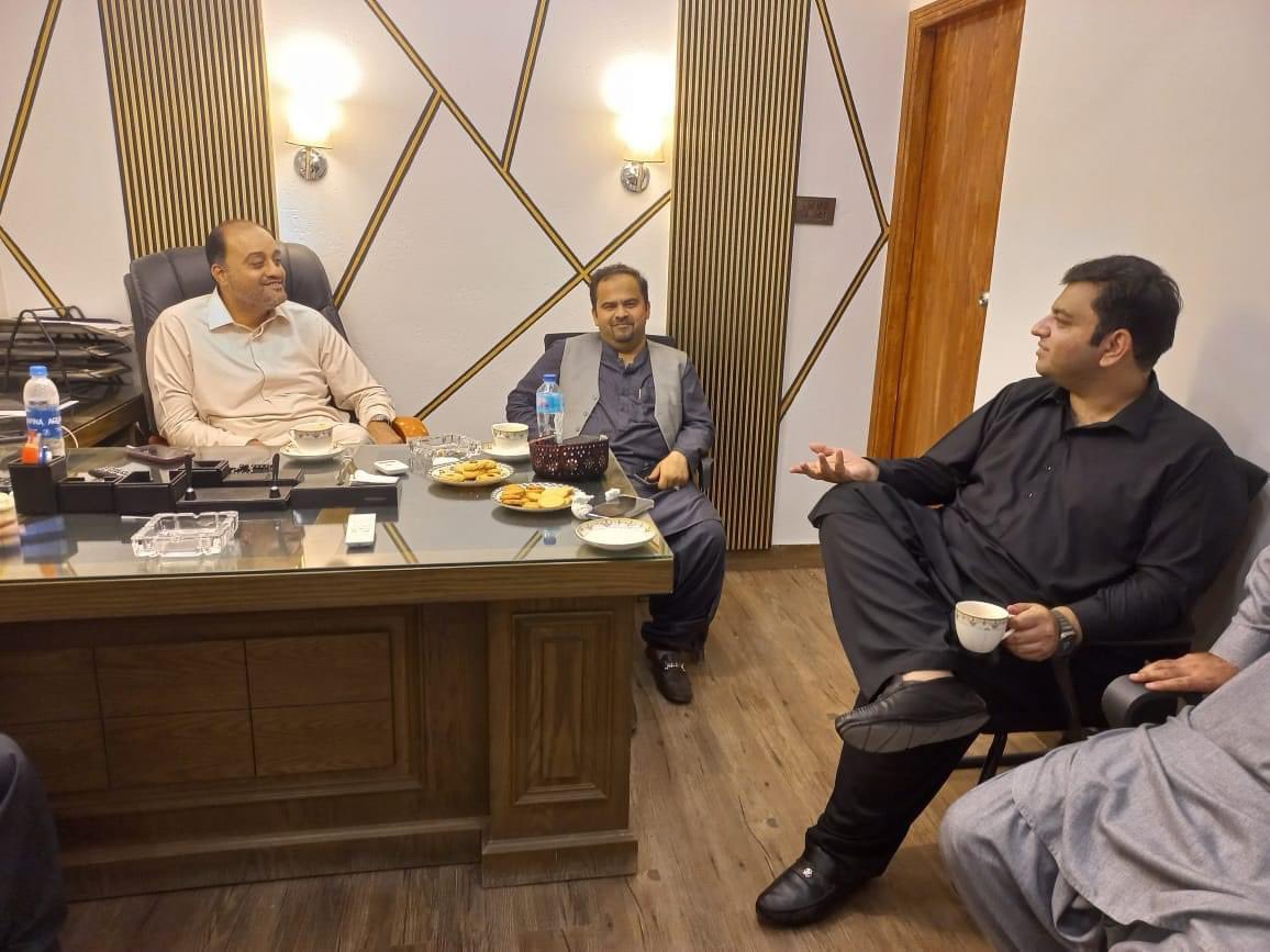 SalmanAMurad's tweet photo. ڈپٹی میئر کراچی و صدر پاکستان پیپلز پارٹی ضلع ملیر سلمان عبداللہ مراد اور نو منتخب MPA یوسف مرتضیٰ بلوچ نے ممبر ملیر کنٹونمنٹ بورڈ ملک زرتاش اعوان سے ملاقات کی، ساجد غلام جوکھیو، نبیل بلوچ اور دیگر دوست بھی موجود https://t.co/vq5wnoTatR