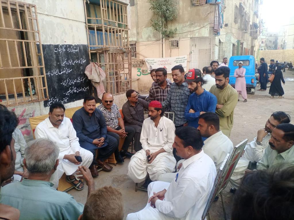 noorjahan110's tweet photo. مورخہ20فروری
رکن رابطہ کمیٹی زاہد منصوری بھائی حق پرستMPA
#PS117
عبداللہ شیخ بھائی کی ٹاؤن آرگنائزرجنیدحیات بھائی و اراکین سرجانی ٹاؤن کمیٹی کےہمراہ گذشہ دن ٹارگیٹ کلنگ کےنتیجےمیں شہیدہونےوالےریحان بھائی کےسوئم میں شرکتUCکے ذمہدران و کارکنان انکےہمراہ موجود
@ZahidMansori #MQMPk https://t.co/8prY7MMDls