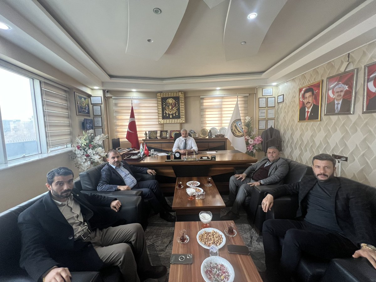 Balıklıgöl Esnaf ve Sanatkarlar Kooperatifi Başkanı dayım İbrahim Kartal’ı ziyaret ettik.
Gündeme dair sohbetin sonunda hizmet anlayışı ile esnafa desteklerinin devam edeceğini ifade etti.

Durmak yok, güçlü yarınlar ve güçlü Türkiye için devam…
#MilletKararınıVermiş