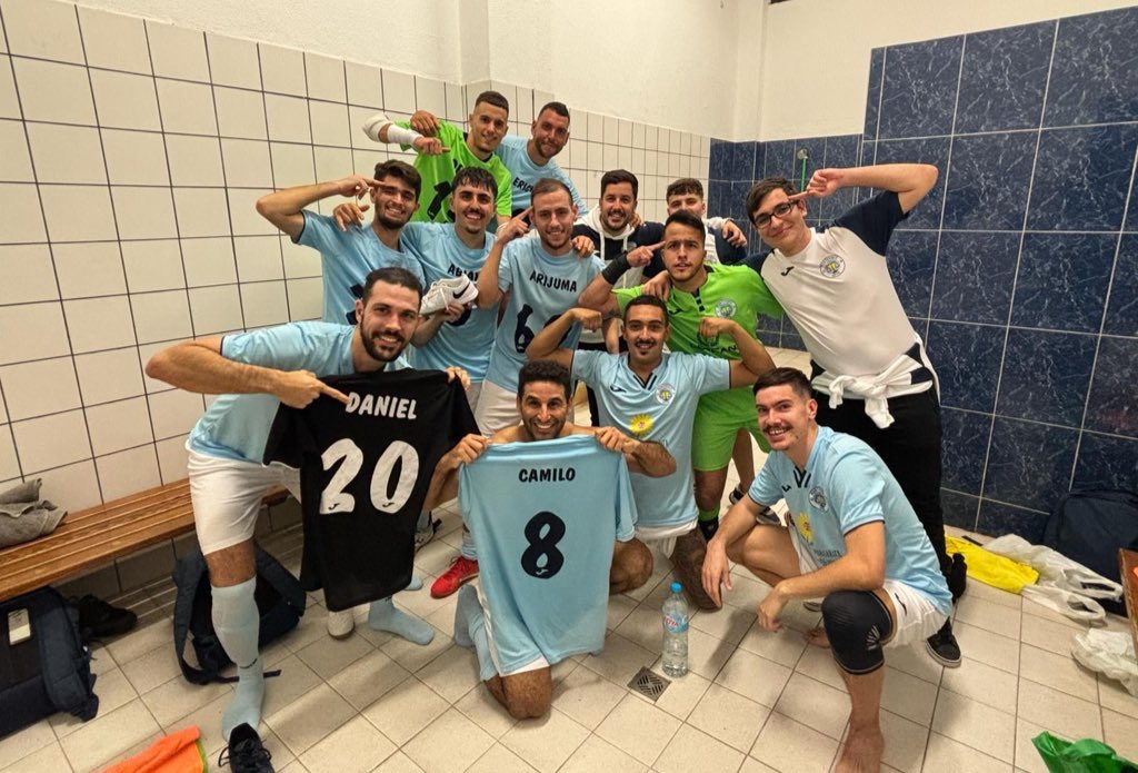 MONTEVIDEOFS's tweet photo. Jornada 18  (TERCERA) y jornada 15 (PREFERENTE) 🗓️:

• El primer equipo cae en Teror tras perder una ventaja de dos goles (3-2 ante @ATerorfutsal)
 
• El Montevideo B suma una nueva victoria firmando una gran segunda parte (7-3 ante #Barahúnda)

#Nosmuevelailusión 🩵 https://t.co/0FoQV6H2ul
