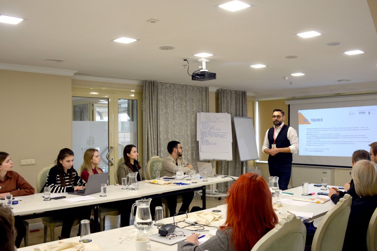 🇪🇺 🇲🇩 Day 2. In the second part of the day, participants were informed about the process of #Moldova's integration into the #EU. 🧑‍🏫 The training session was led by Iulian Groza, #IPRE Executive Director .