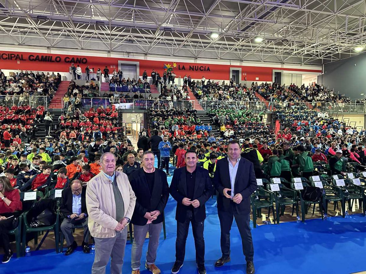 🏆La Gala de Entrega de Trofeos de la Provincia de #Alicante de la <a href="/FFCV_info/">FFCV</a> 2022-2023 se celebró ayer en la <a href="/CDCamiloCano/">Ciudad Deportiva Camilo Cano La Nucía</a> <a href="/LaNuciaES/">La Nucía</a>, en la que se premió a los 175 equipos campeones de la pasada campaña!

📰👉🏻 lanucia.es/Actualidad/not…

#LaNuciaCiudadDelDeporte #Futbol