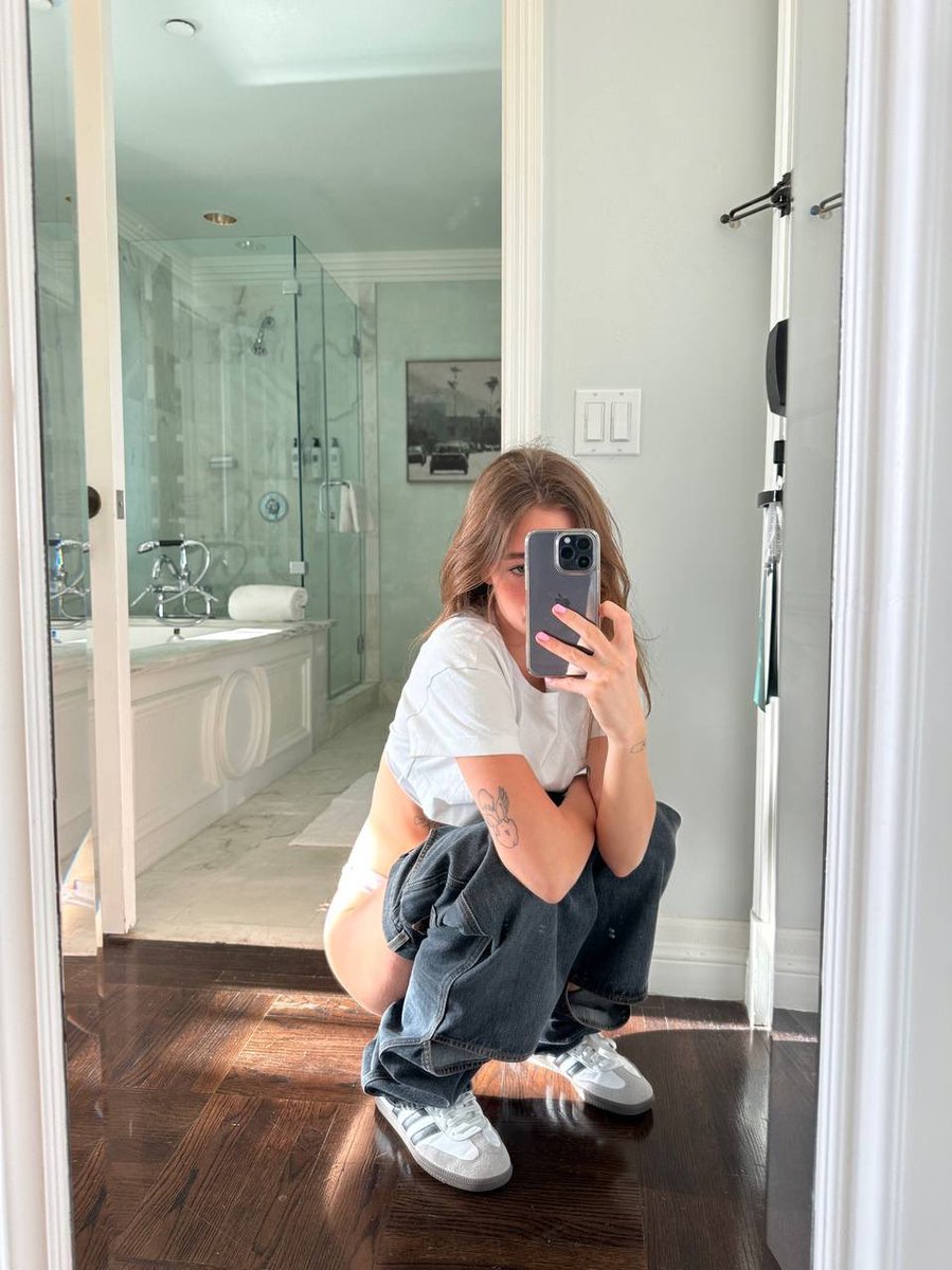 Anna Malygon on X: Gonna sit and wait here for your love  t.comASlc7alKp  X