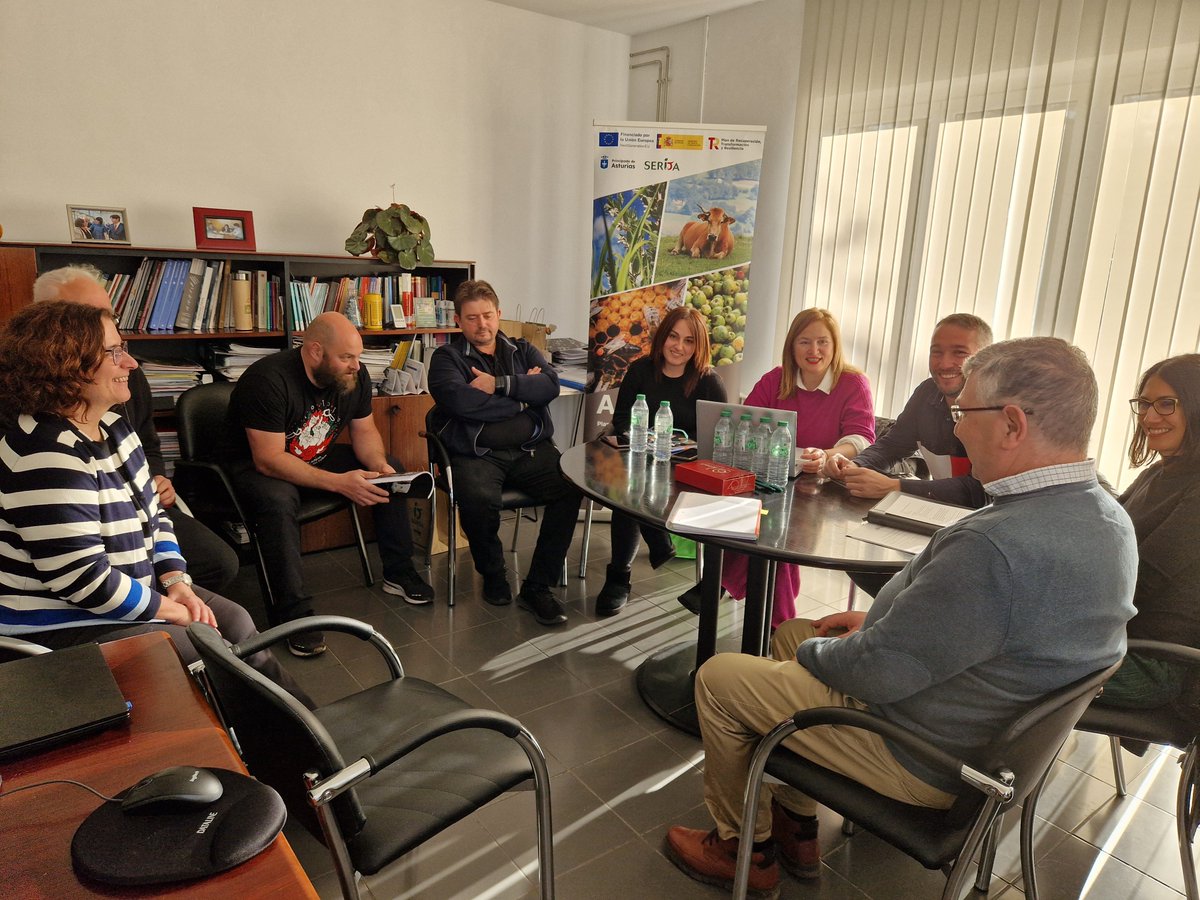 Hoy hemos mantenido una reunión de trabajo con <a href="/FabaAsturiana/">Faba Asturiana IGP</a> a fin de poner en común los trabajos desarrollados por parte del #SERIDA  y plantear posibles necesidades y estudios de futuro para el sector.
#SERIDA_GV #Agroalnex #SERIDA_Hub #Transfer_faba <a href="/P_Recuperacion/">Plan de Recuperación</a> <a href="/eu_next/">NextGenerationEU</a>