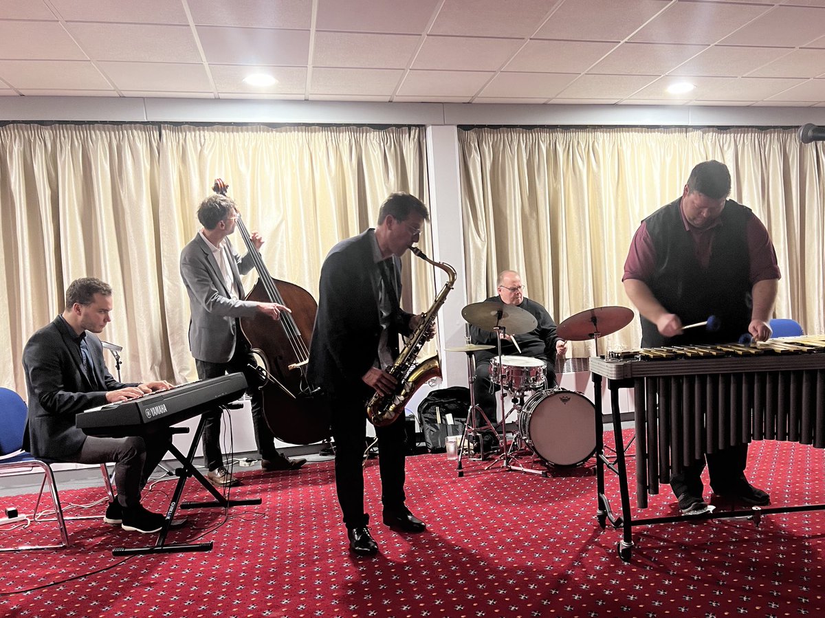 Sunday evening @ImberCourt, Esher Carole Merritt presented the Mark Crooks - tenor / @natsteelevibes - vibes quintet with Matyas Gayer - keyboard, Jeremy Brown - double bass & Mark Taylor - drums featuring tunes from the ‘Stan Getz meets Cal Tjader’ album to great effect.