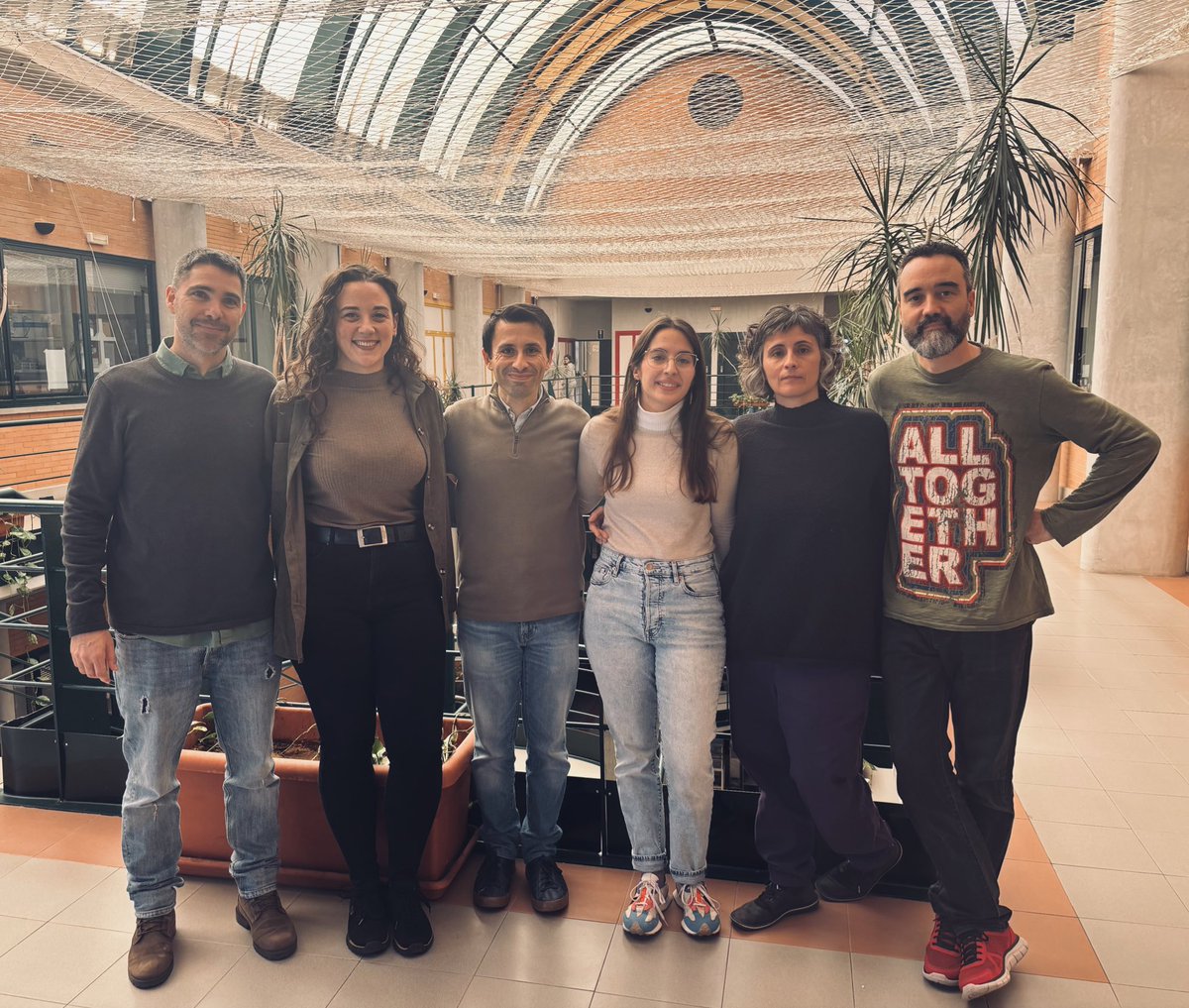 Enhorabuena al equipo del #CABD por detrás del trabajo publicado en <a href="/NAR_Open/">Nucleic Acids Res</a>: <a href="/lougalfue/">Lourdes Gallardo-Fuentes</a> <a href="/MorenoOnate/">Marta Moreno Oñate</a> <a href="/pmmargar/">Pedro M. Martínez García</a> <a href="/snardur/">SilviaNaranjo</a> <a href="/jjtenagu/">Juan Tena</a> &amp; <a href="/JoseMSanPer/">José M. Santos-Pereira</a>!Han descubierto un mecanismo por el cual la ruta del ácido retinóico, producto de la vitamina A, afectan la formación de vertebrados!
