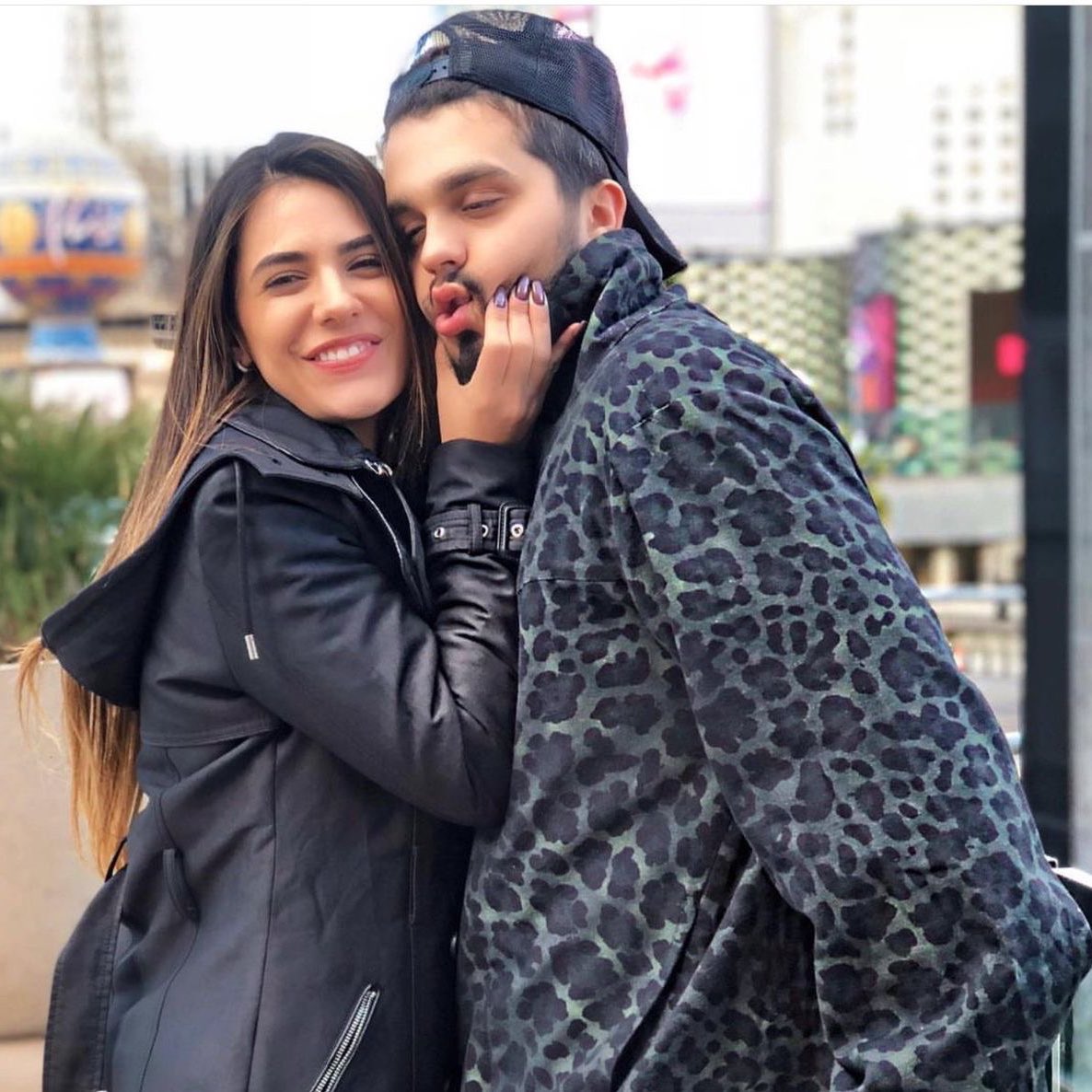 choquei's tweet photo. 🚨VEJA: Luan Santana e Jade Magalhães reatam namoro após 4 anos separados, afirma Jornal Extra. 

De acordo com amigos do cantor, ele já está falando em casamento. O casal voltou a se falar em dezembro depois que Luan foi atrás de Jade. Os dois namoraram por 12 anos até 2020. https://t.co/BLIPYPQkDE