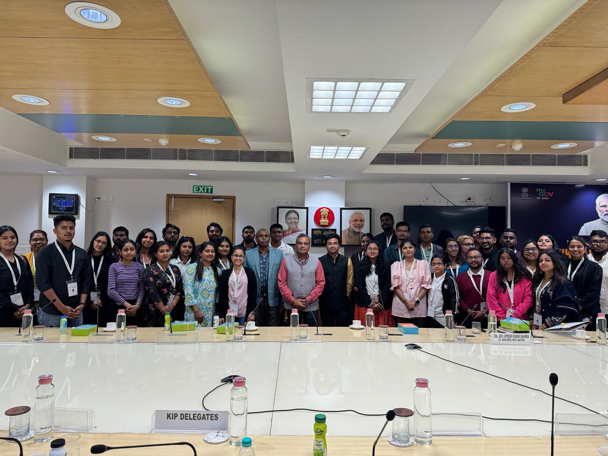 Participants of 73rd #KnowIndiaProgramme visited NITI Aayog @NITIAayog & had an interactive session on policy making & the role of NITI Aayog in shaping the development strategy of India's growth. #73KIP #indiandiaspora