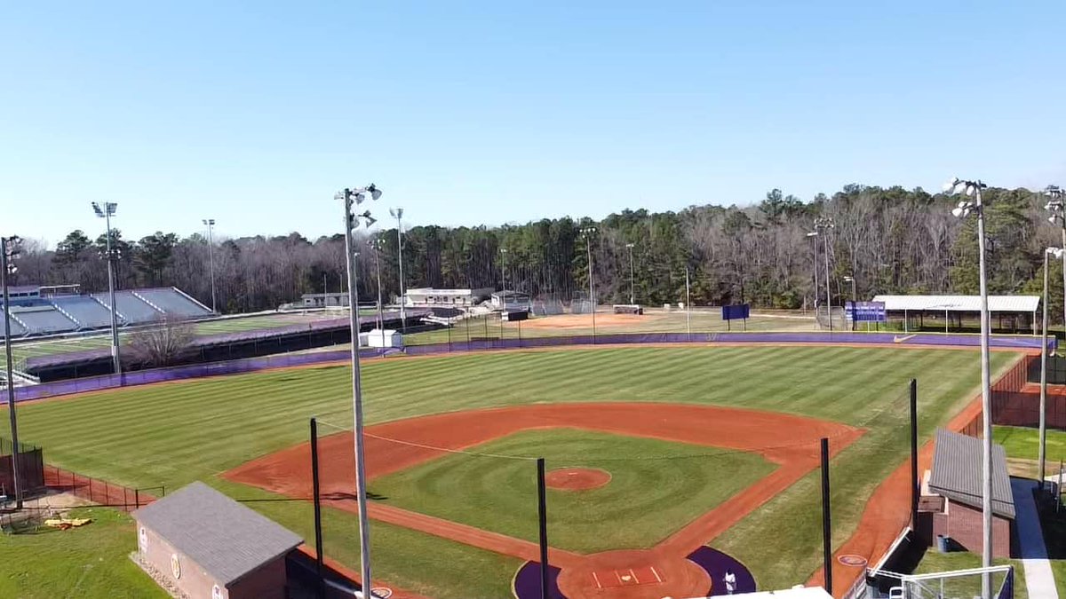 Flo1Schools's tweet photo. Tiger Field is ready to go, all that's missing is the crack of the bat and fans in the stands! Who are you cheering for this baseball season? #StudentsFirst #F1SBuilds #TigerTown https://t.co/bgWIoiJRpD