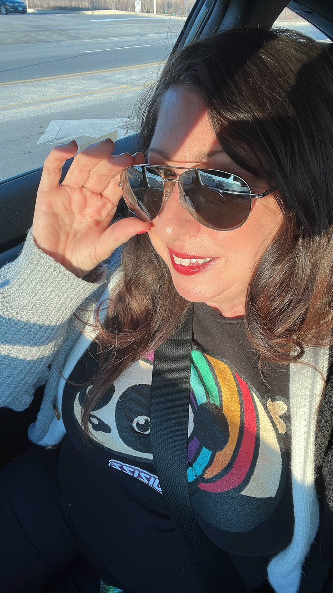 Rocking my @quizizz tee and heading to @ideaillinois #IDEAcon Can’t wait to get there and see fellow @D202ITC coaches @judyameier @BytesNBookmarks and attend some great sessions to up my game! #Edtech #InstructionalTechnologyCoach @PrideRidge