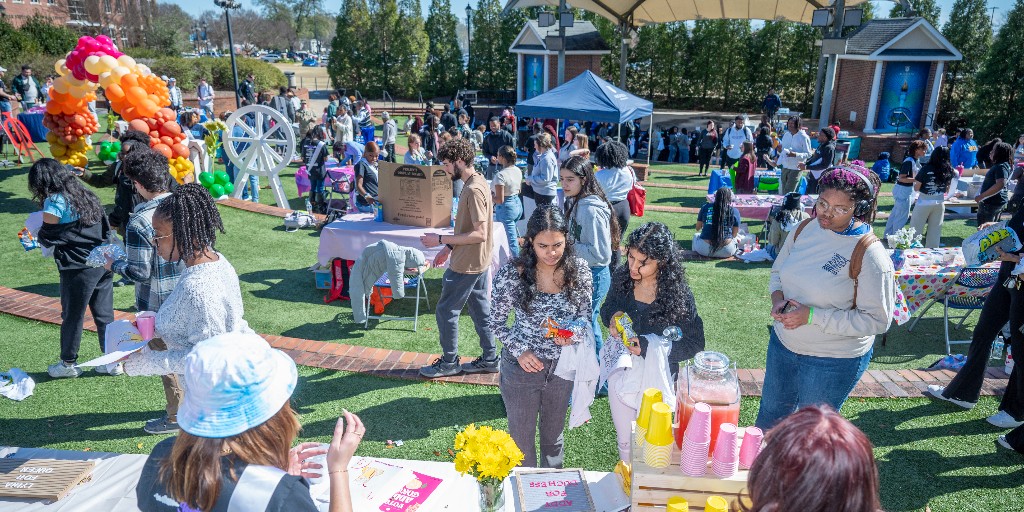 AUG_University's tweet photo. Reliving the best moments from #AUGHomecoming at our Candidate Cookout! ππ https://t.co/vUK0dkYTLC