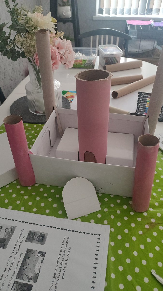 sallyt_85's tweet photo. Gracie loved creating her interpretation of what's at the top of the beanstalk for her ½ term project for school @fordbridge2013 🏰 https://t.co/wKK6xA0Z09