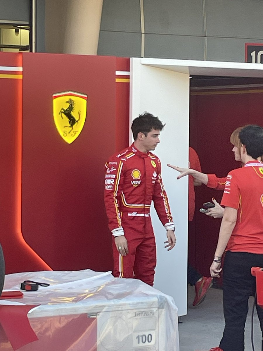 f1stargirl's tweet photo. confesso que estava com muita saudade de ver um paddock https://t.co/J0KvEi56br