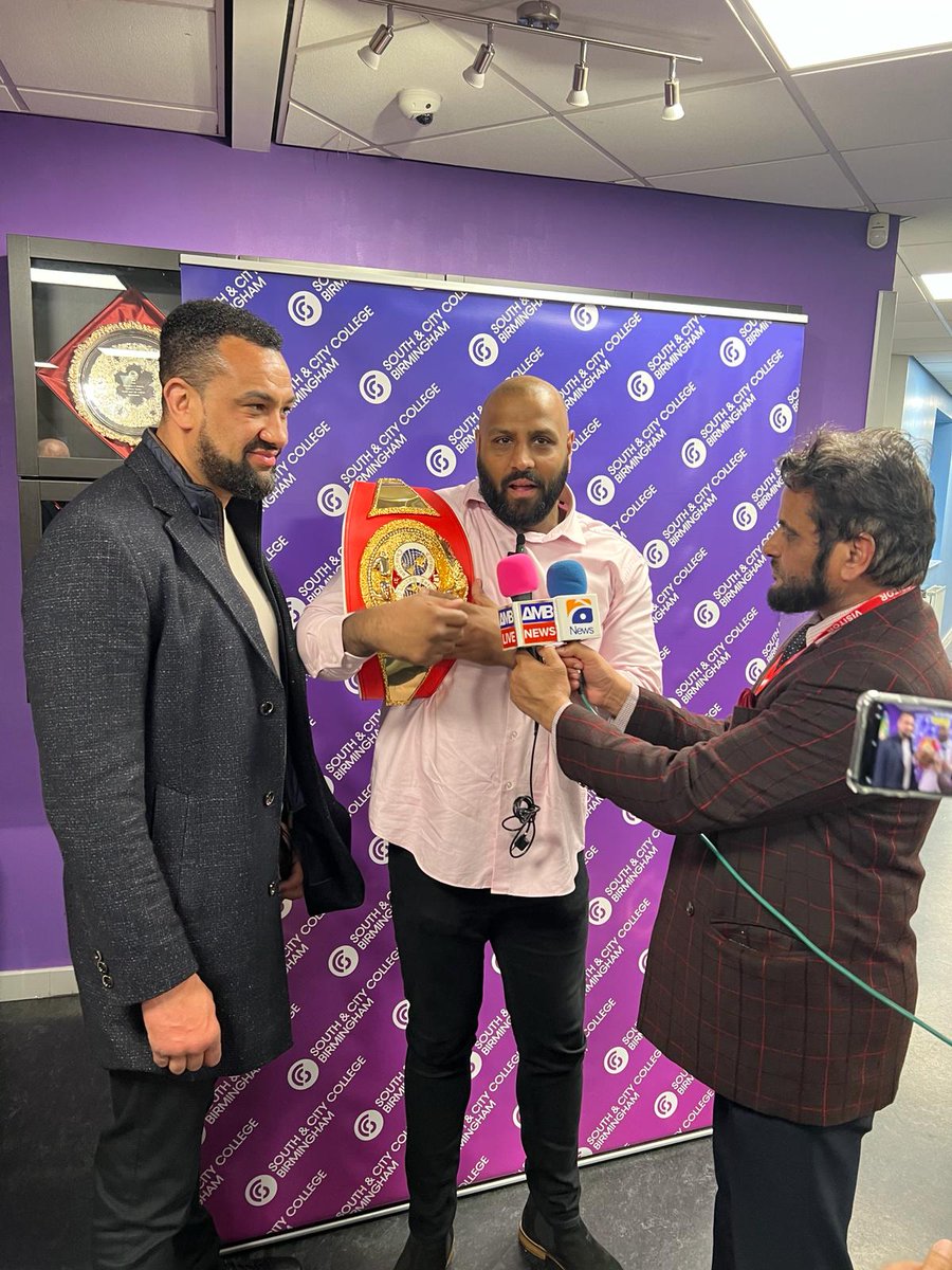 "Behind every champion, there's a squad that keeps them soaring!"
@Kashali313 talks to #Geotv &amp; #AMB News as he prepares for the fight on the 16th of March. 👀🥊
#queensberry #mediacoverage #GEOTV #AMBNews #boxing #WINNER  #richardtowers #interviewexclusive #Boxing