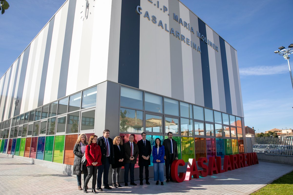 lariojaorg's tweet photo. 👩🏻‍🏫El presidente @CapellanGonzalo ha visitado el nuevo CEIP María Moliner de Casalarreina.

💰 Inversión 5,2 millones (Fondos Europeos)
👉🏽El nuevo centro “representa la mejora y la modernización de las infraestructuras educativas en La Rioja”.

🖇️ Info: https://t.co/Gs1u9obeCa https://t.co/KPoO0BY0cq