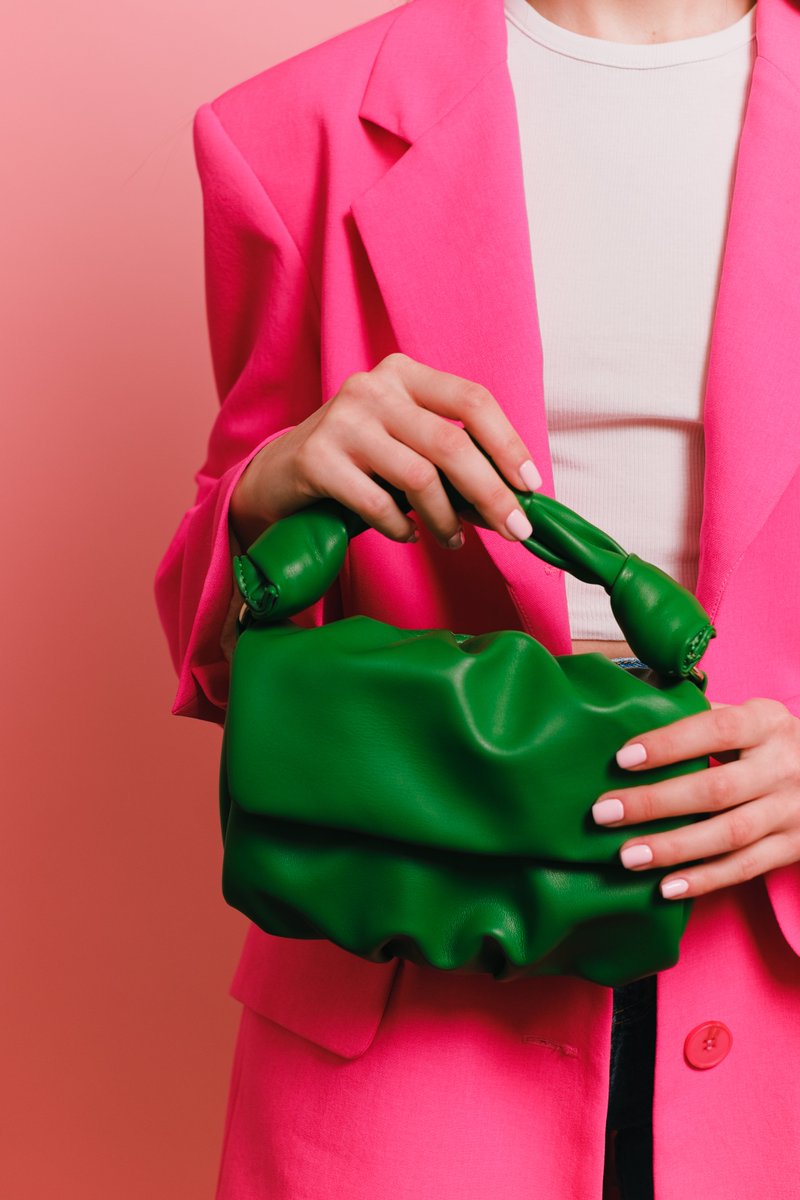 Green Fashion: Creating a sustainable Wardrobe. Learn how conscious choices can make your wardrobe more sustainable. Green fashion is here to stay. ecoflaneur.com/green-fashion/ #greenfashion #sustainablefashion #ecoflaneur