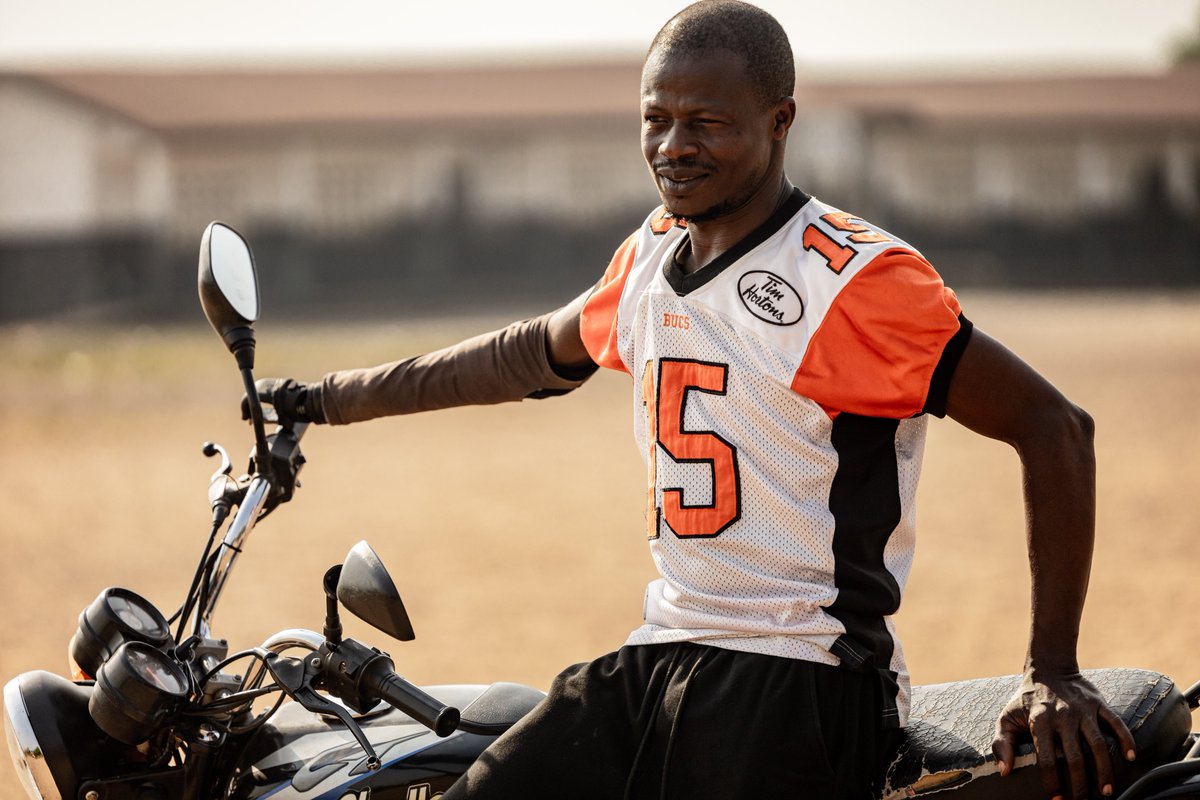 bbcmaSL's tweet image. Behind-the-scenes images from the making of 'Hands On: the remarkable stories of three people living with a limb difference. Premiering soon in Freetown and online. The series were produced in partnership with @KoalaaCommunity @GDIHub and @FCDOGovUK funding.