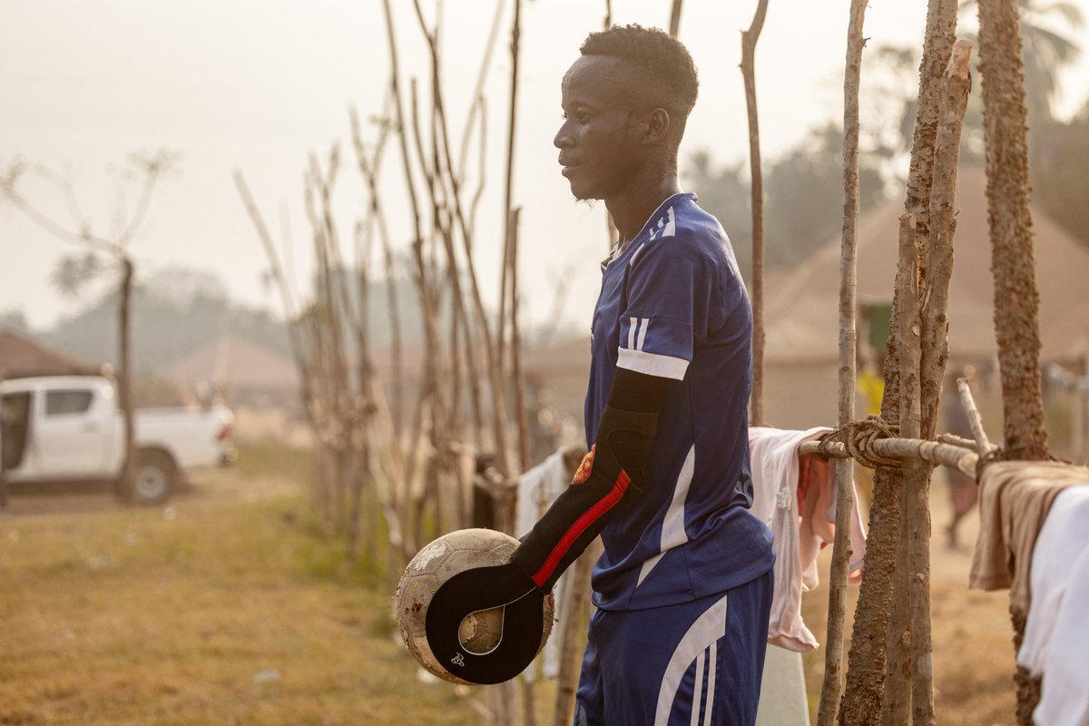 bbcmaSL's tweet image. Behind-the-scenes images from the making of 'Hands On: the remarkable stories of three people living with a limb difference. Premiering soon in Freetown and online. The series were produced in partnership with @KoalaaCommunity @GDIHub and @FCDOGovUK funding.